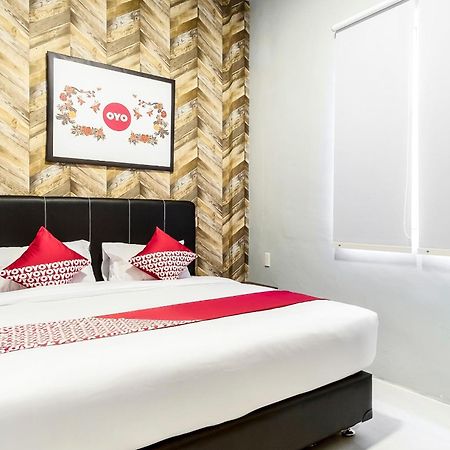 Super Oyo 360 Mangaan Residence Medan Extérieur photo